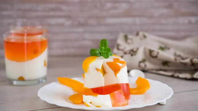 
                    Receitas frescas: 3 sobremesas com gelatina perfeitas para dias de calor
                