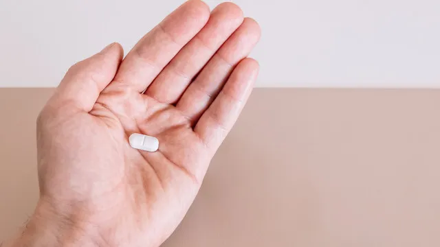 
                    Médico alerta para um erro comum ao tomar ibuprofeno
                