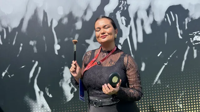 
                    Do Brasil para a Cidade do Rock. A maquilhadora mais próxima dos famosos!
                