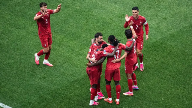 
                    Multidão de várias nações vibra em Lisboa por Portugal e por Ronaldo
                