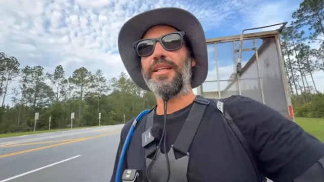 
                    Da Califórnia à Florida. Chad atravessou os EUA de skate (e quer recorde)
                
