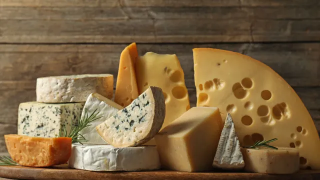 
                    Alimentos que os especialistas nunca arriscariam comer fora do prazo
                