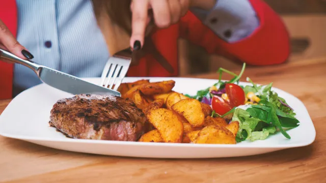 
                    O que acontece à pressão arterial quando come carne todos os dias?
                