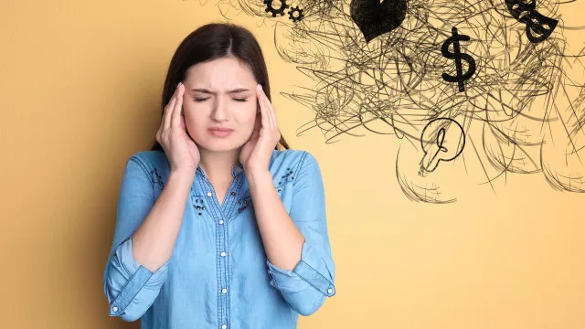 
                    5 (maus) hábitos que pioram a ansiedade, segundo psicólogos
                