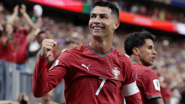 Piers Morgan ganha aposta choruda e a culpa é de... Cristiano Ronaldo