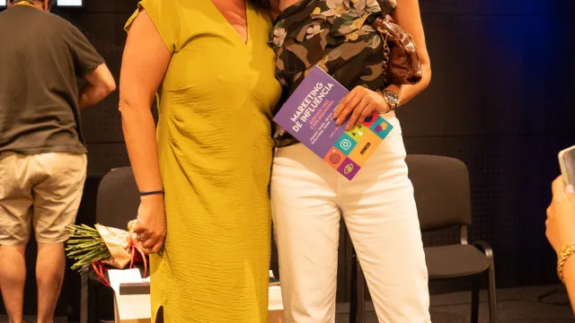 
                    Famosos apoiam livro sobre marketing 