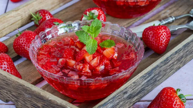 
                    Será que a gelatina pode mesmo fazer emagrecer? Nutricionista responde
                