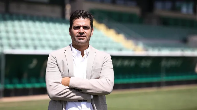 
                    Oficial: Tiago Fernandes regressa ao Sporting para treinar a equipa B
                