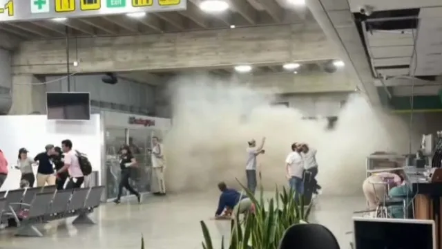 
                    Pânico e destruição no momento em que sismo atinge aeroporto na Venezuela
                