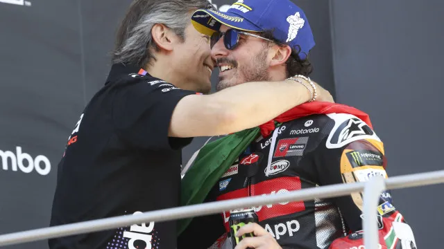 
                    Bagnaia ocupa o lugar de Martín na Aprilia no MotoGP em 2027
                