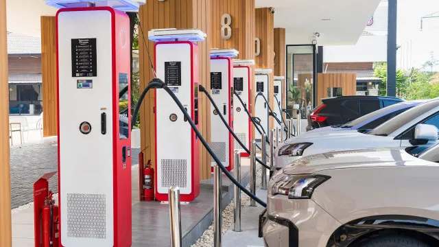 
                    Carros elétricos podem ser 