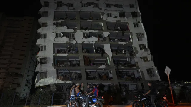 
                    Dezenas de edifícios em ruínas ou danificados em La Guaira: As imagens
                