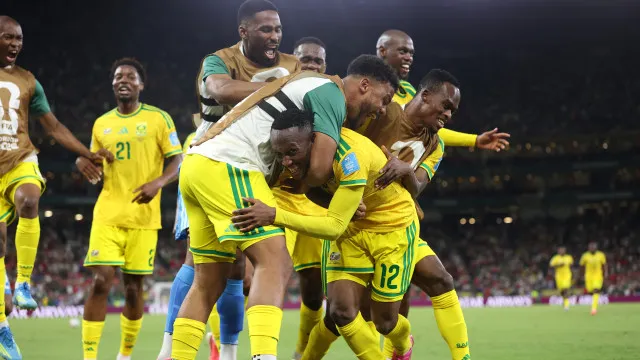 
                    Presidente sul-africano felicita seleção por qualificação histórica
                