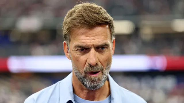 Klopp ri-se da hipótese Real Madrid: "Está lá Mourinho. Sem comentários"