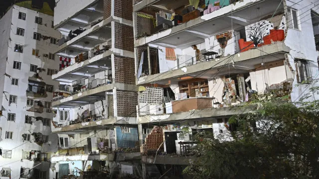 
                    Novo balanço: Pelo menos 164 mortos e 971 feridos após sismos
                