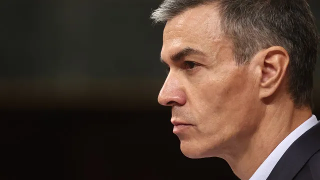 
                    Parlamento espanhol pede demissão de Pedro Sánchez
                