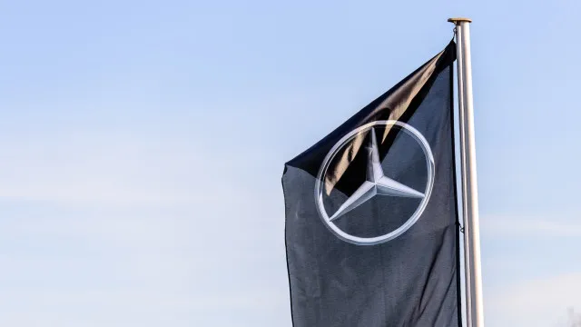 
                    Mercedes quer poupar e discute cortes com representantes de trabalhadores
                