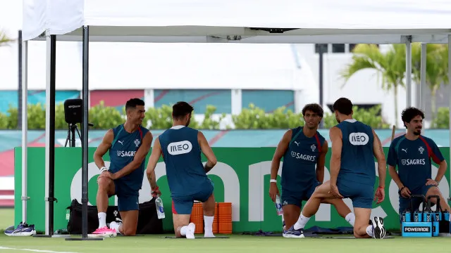 
                    Portugal termina treino no pavilhão devido ao mau tempo
                