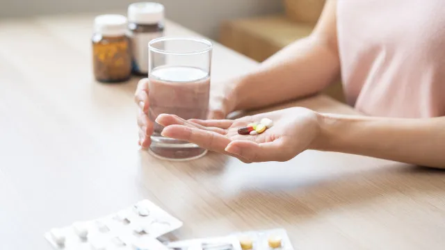 
                    Farmacêutica alerta: Tomar estes medicamentos no verão pode ser perigoso
                