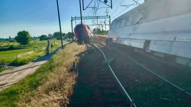 
                    Dois comboios colidem na Polónia. Há pelo menos dois feridos
                