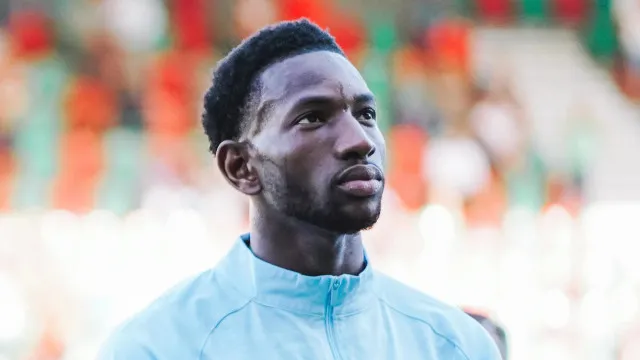 
                    Oficial: Samba Koné emprestado ao Sheriff após renovar com o Académico
                