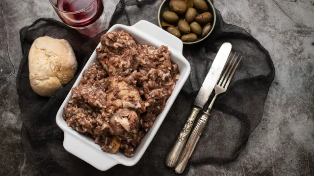 
                    Arroz de cabidela: Como fazer o prato preferido de João Félix
                