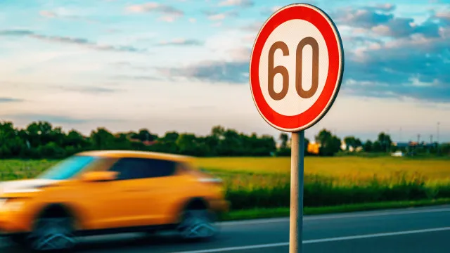 
                    Limite de velocidade variável: Quando estrada se adapta antes do problema
                