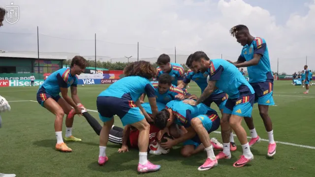 Espanha assusta Uruguai com autênticos golaços antes do duelo decisivo