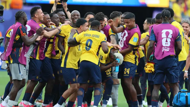 
                    Incrível. Equador vence Alemanha, garante apuramento e ganha... feriado
                