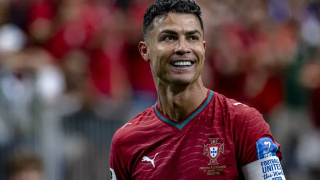 
                    Vai ficar acordado para ver Portugal? Psicóloga explica impacto no sono
                