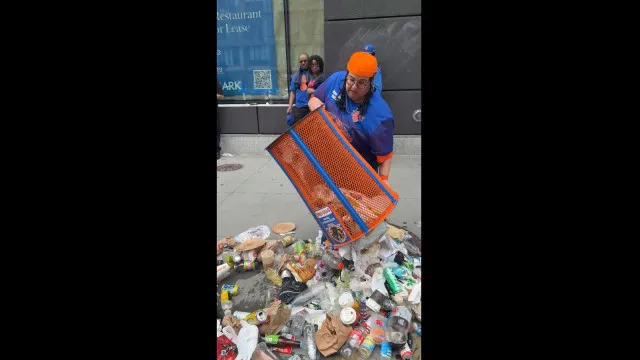 Fã dos Knicks roubou caixote do lixo. Devolveu-o, foi multada e despedida