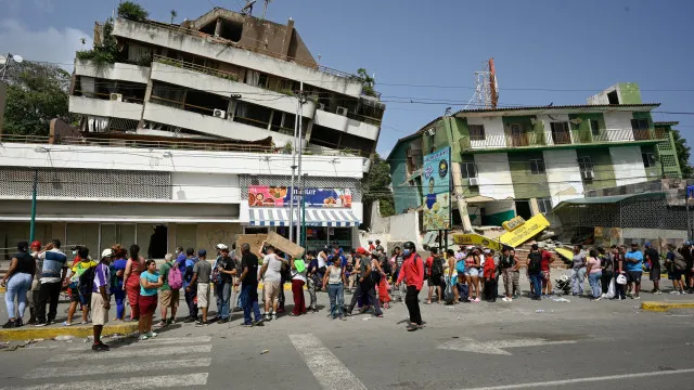 
                    Portugueses mobilizam-se para ajudar afetados por sismos na Venezuela
                