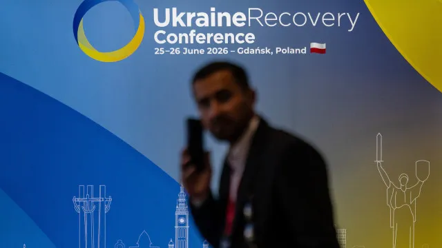 
                    Kyiv angaria 10 mil milhões de euros para reconstrução em conferência
                