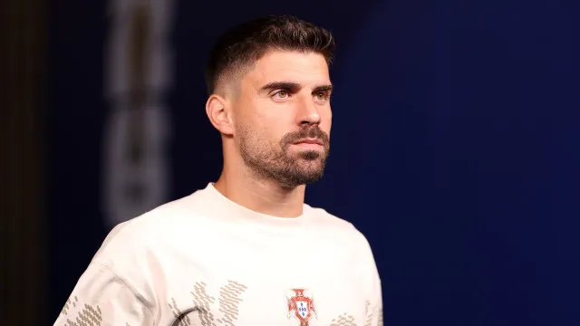 
                    Rúben Neves e Diogo Jota: 