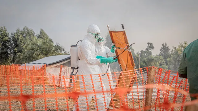 Ébola: EUA com nível máximo de resposta e envia tratamentos experimentais
