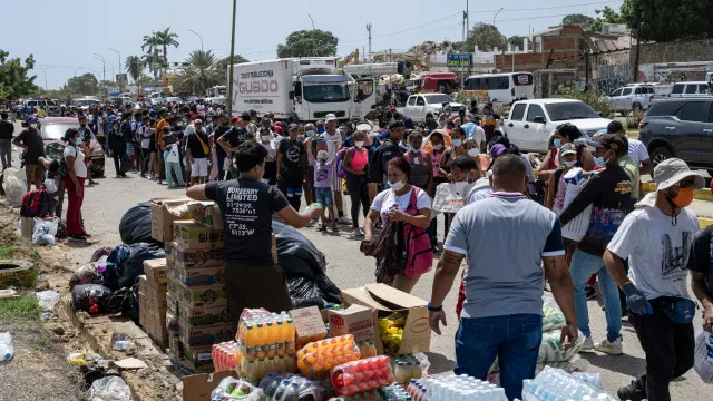 Enviadas 2.600 toneladas de alimentos e água para estado de La Guaira