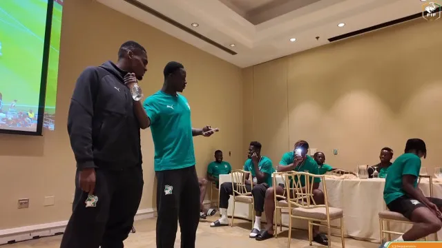 Não se foge à praxe. Estreantes da Costa do Marfim mostram dotes de dança