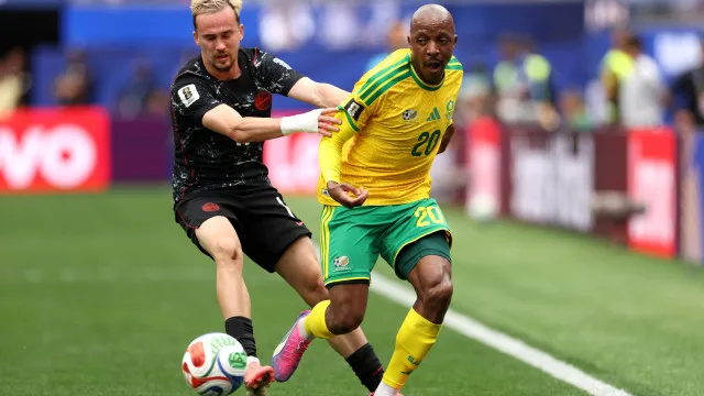
                    [0-0]: Rola a bola no África do Sul-Canadá
                