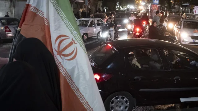 
                    Irão executa 2 homens condenados por morte de polícias nas manifestações
                