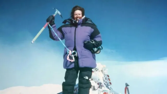 
                    Bela Adormecida do Evereste. Corpo de Francys permanece há anos no monte
                