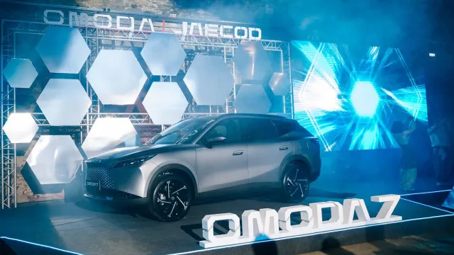 
                    Novo SUV híbrido plug-in chinês já está em Portugal e este é o preço
                