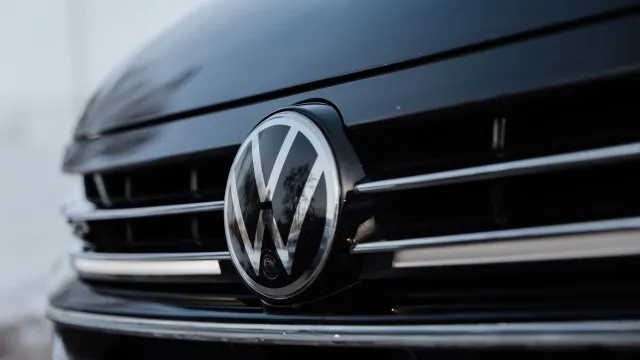 
                    Emblemas de grelha da Volkswagen continuam a ser roubados. Porquê?
                