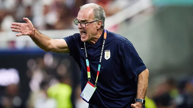 "Não foi correto". Marcelo Bielsa defendido por Caceres após polémicas