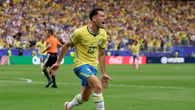 
                    Gabriel Martinelli troca ingleses do Arsenal pelos sauditas do Al Hilal
                