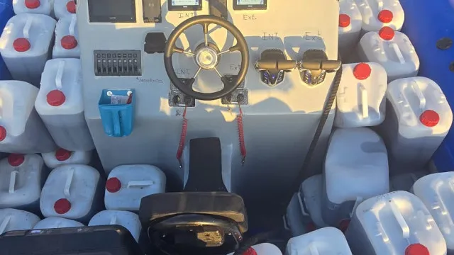 
                    Quatro espanhóis detidos com cinco toneladas de combustível no rio Tejo
                
