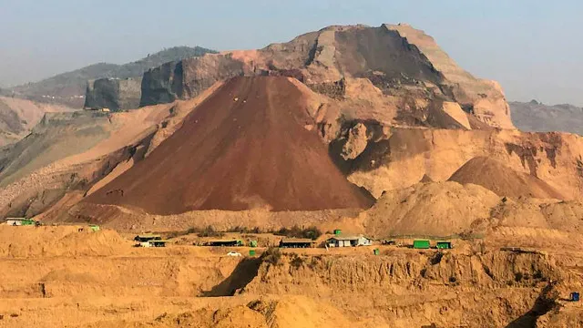 
                    Cinco mortos em desabamento de uma mina de jade em Myanmar
                