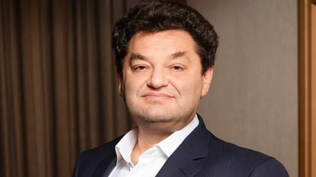 
                    Quem é Vadim Ermolaev, o oligarca ucraniano ferido na explosão no Mónaco?
                