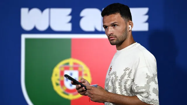 Oficial: Gonçalo Ramos assina pelo Milan e é novo reforço de Amorim