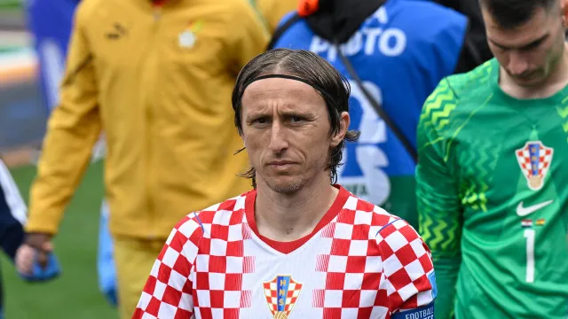 
                    Aos 41 anos, Modric decide continuar na seleção da Croácia
                