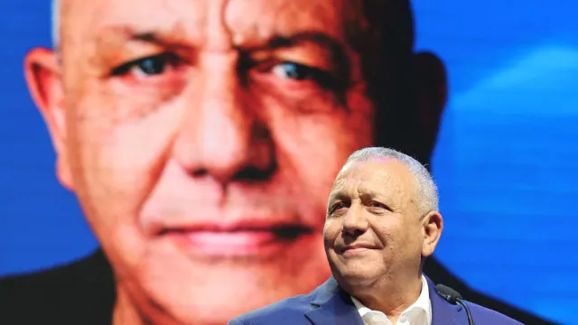 Ex-chefe do exército israelita lança campanha eleitoral. "Pelo futuro"